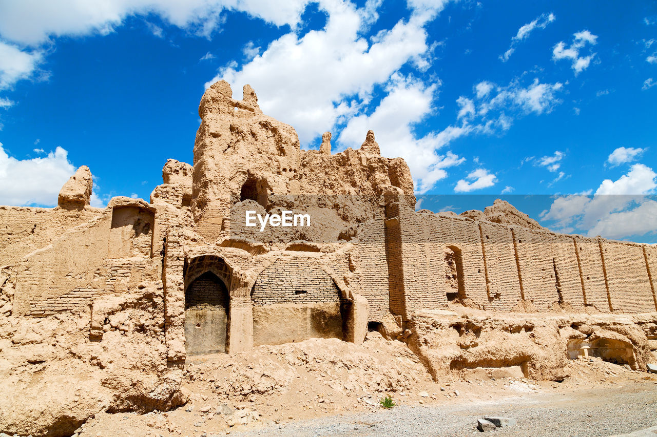 LOW ANGLE VIEW OF OLD RUINS