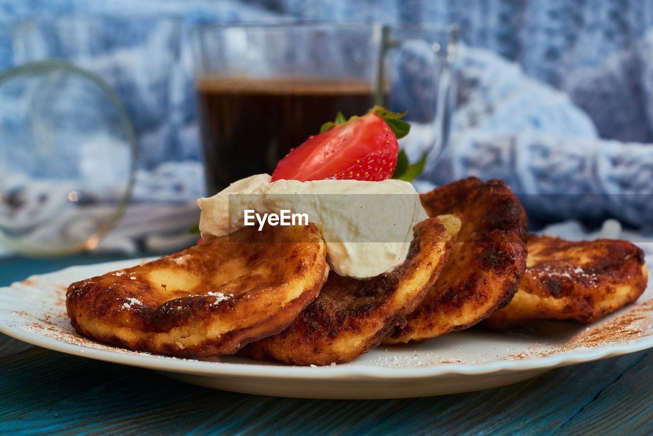 CLOSE-UP OF BREAKFAST ON PLATE