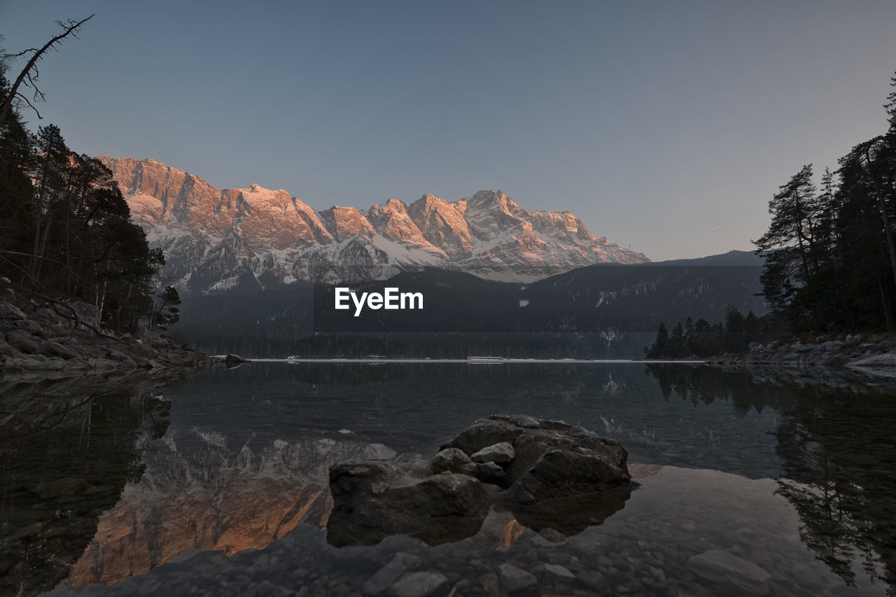 SCENIC VIEW OF LAKE BY MOUNTAINS AGAINST SKY