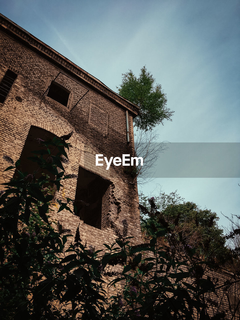 LOW ANGLE VIEW OF OLD BUILDING