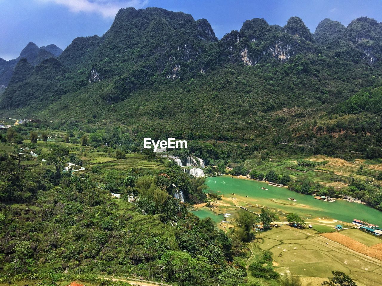 SCENIC VIEW OF GREEN LANDSCAPE AGAINST SKY