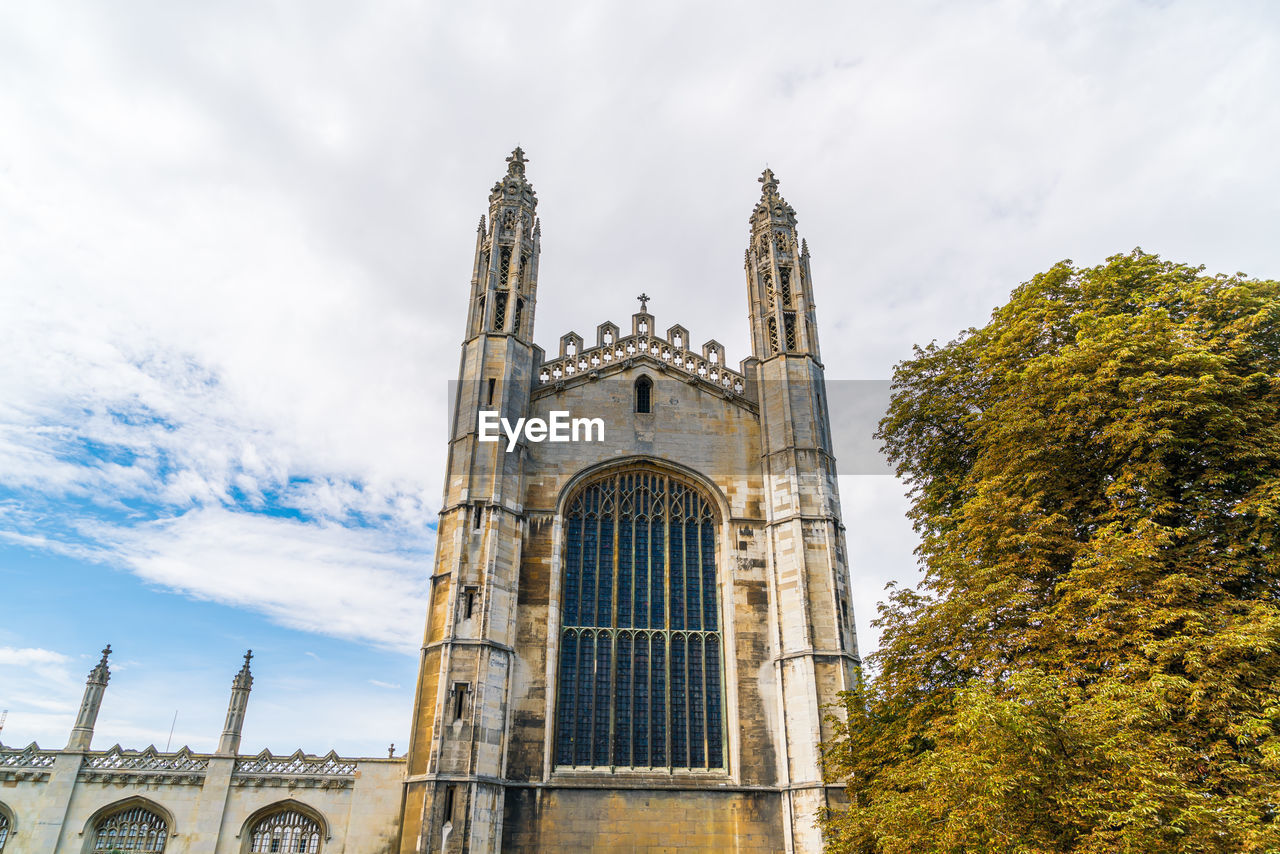 LOW ANGLE VIEW OF CATHEDRAL AGAINST SKY