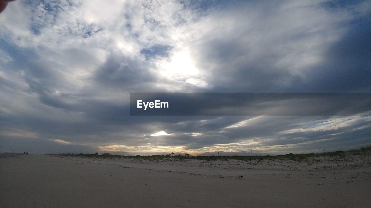 SCENIC VIEW OF SEA AGAINST SKY AT SUNSET