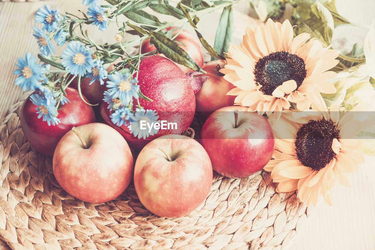 CLOSE-UP OF APPLES IN BASKET