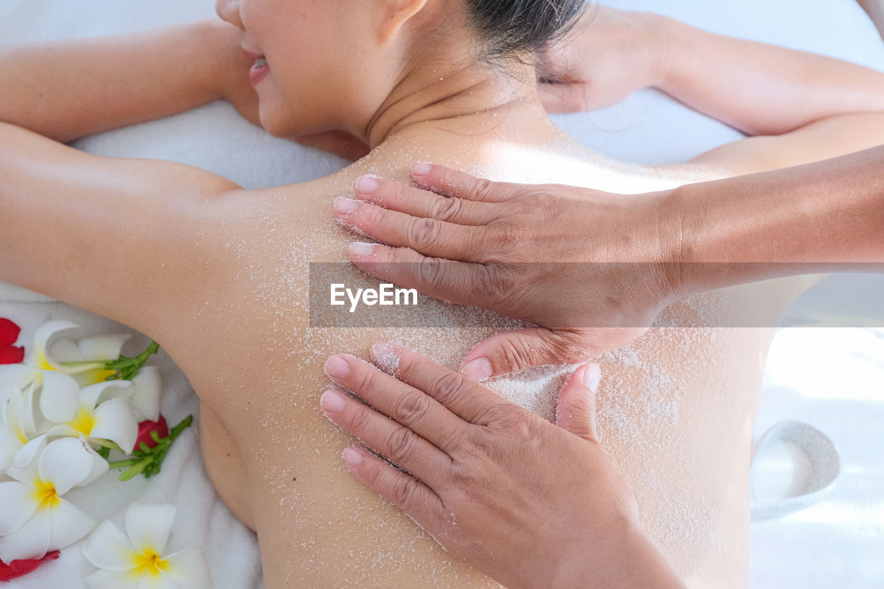 MIDSECTION OF WOMAN LYING DOWN