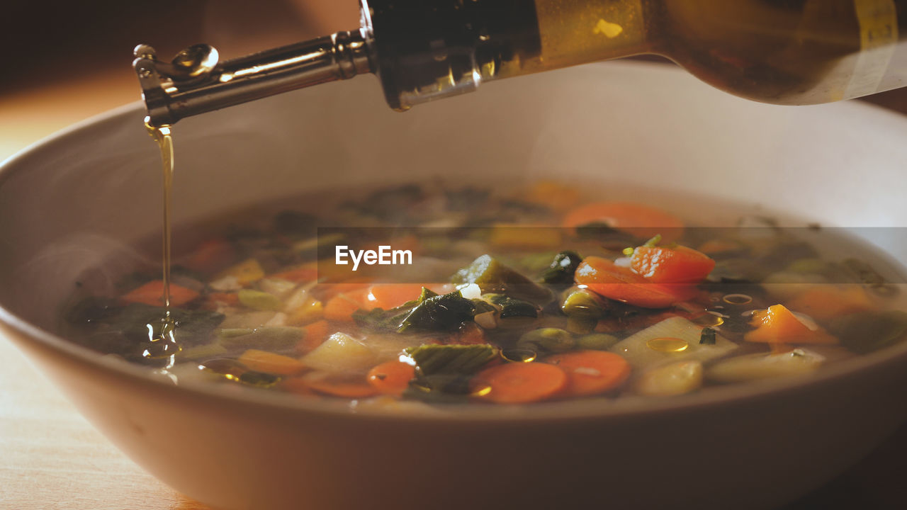 CLOSE-UP OF SOUP IN BOWL ON TABLE