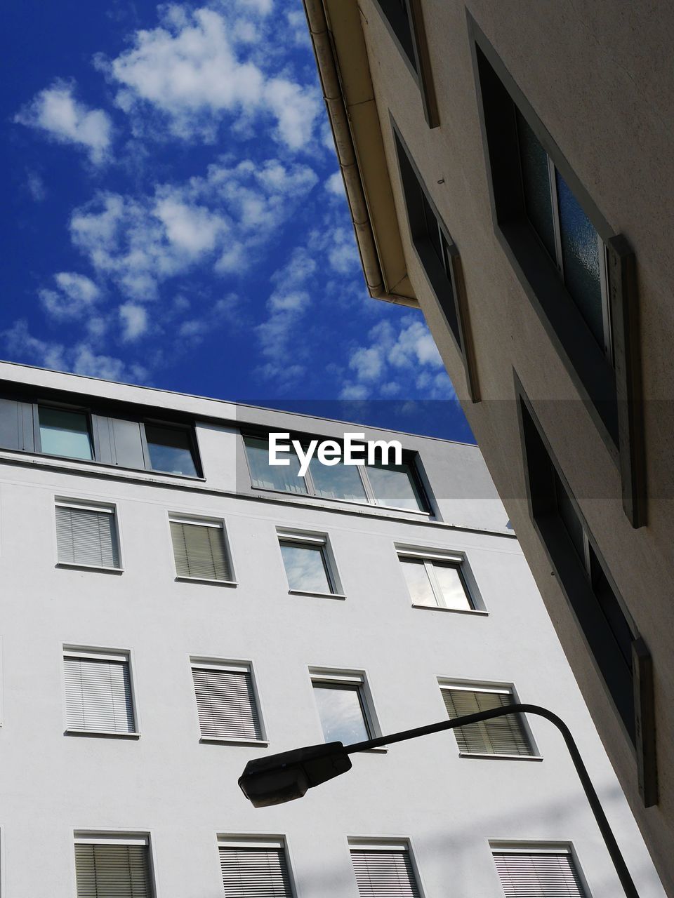 LOW ANGLE VIEW OF RESIDENTIAL BUILDING AGAINST SKY