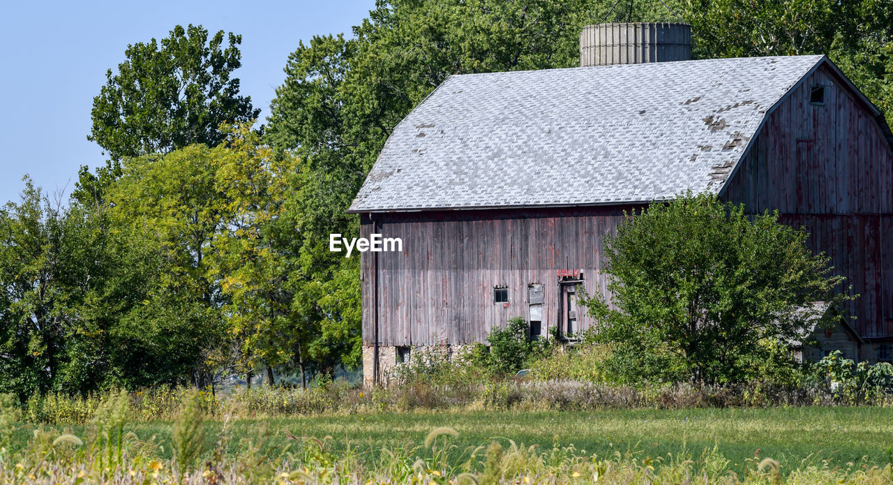 BARN ON FIELD BY BUILDING