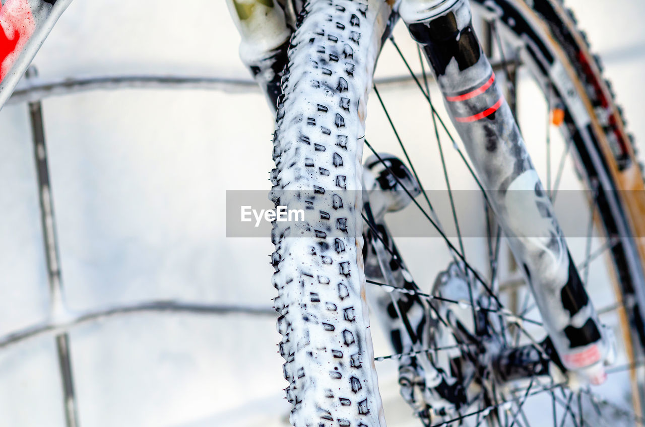 bicycle, road bicycle, vehicle, sports equipment, transportation, mountain bike, wheel, mode of transportation, bicycle frame, land vehicle, bicycle wheel, focus on foreground, sports, spring, no people, close-up, tire, cycling, bicycle racing, spoke, day, pedal