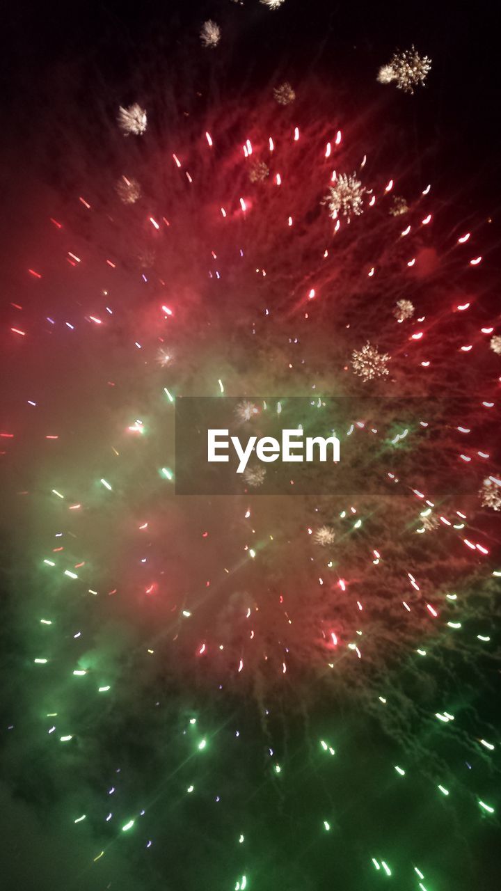 LOW ANGLE VIEW OF FIREWORK DISPLAY AT NIGHT