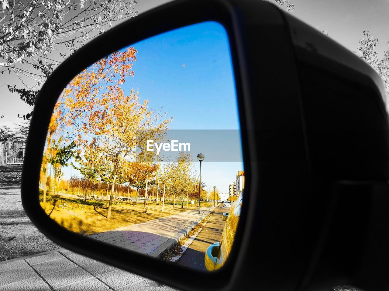 CLOSE-UP OF CAR WINDOW