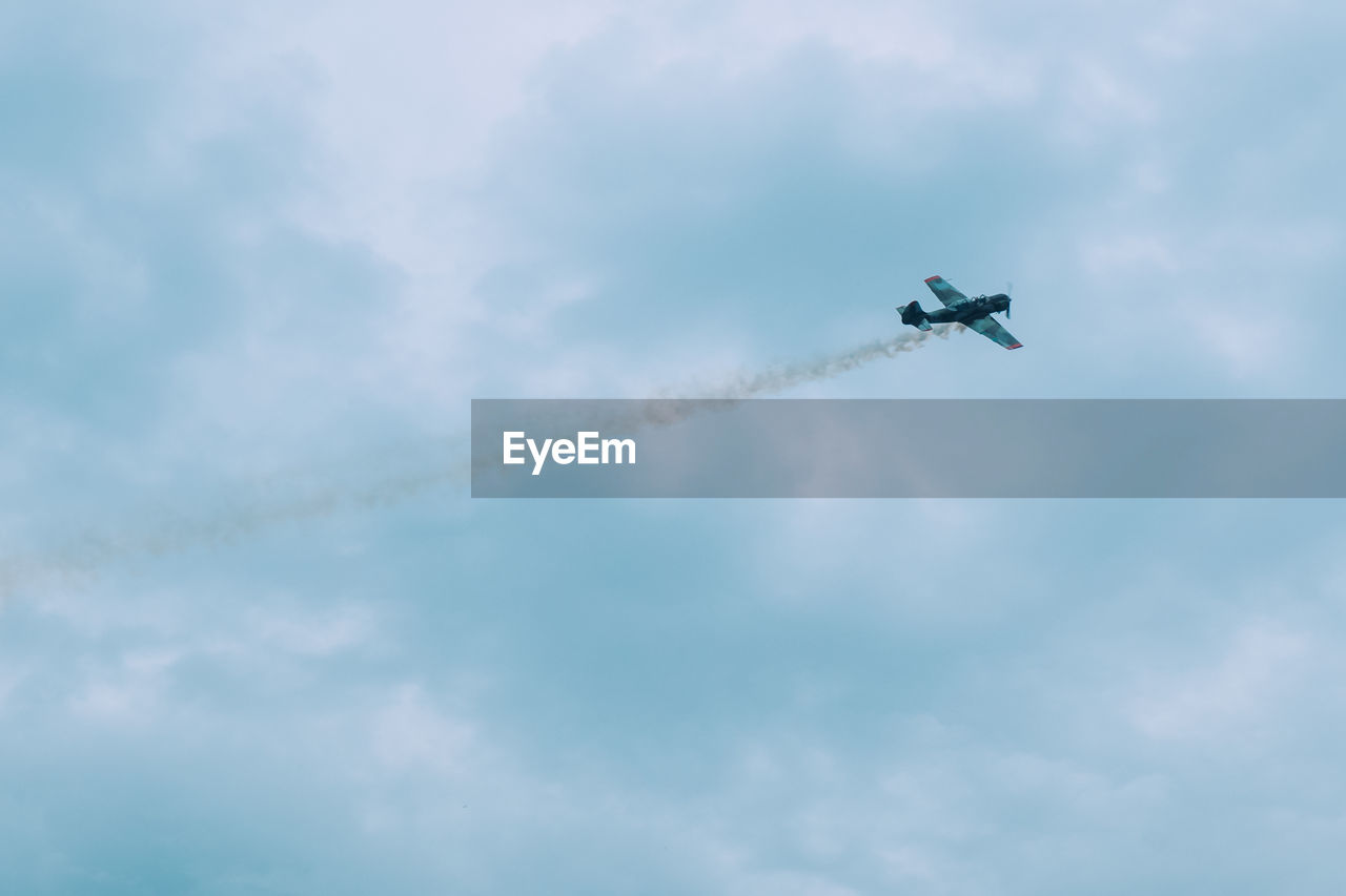 LOW ANGLE VIEW OF AIRPLANE IN SKY