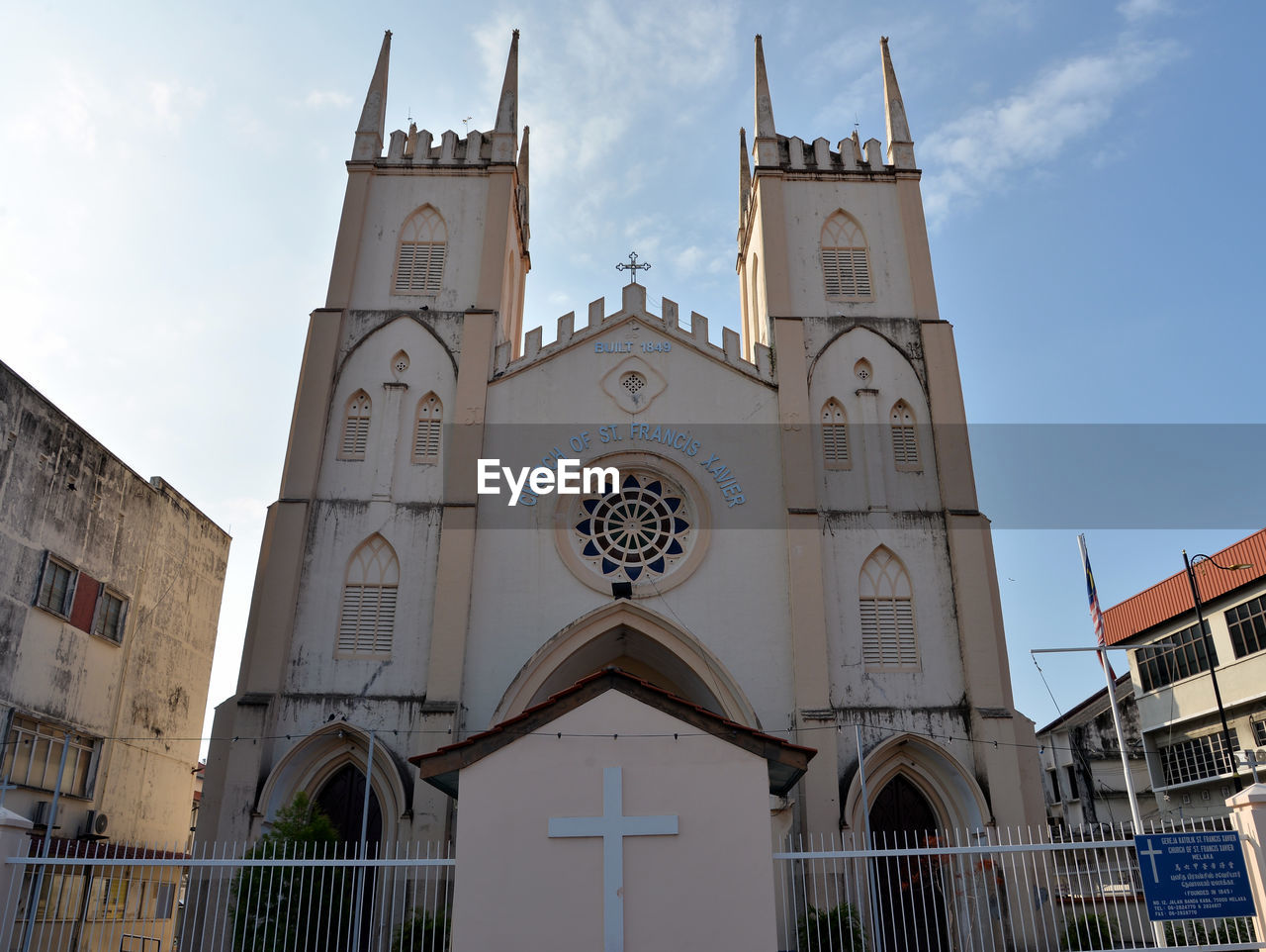 LOW ANGLE VIEW OF CHURCH AND BUILDINGS AGAINST SKY