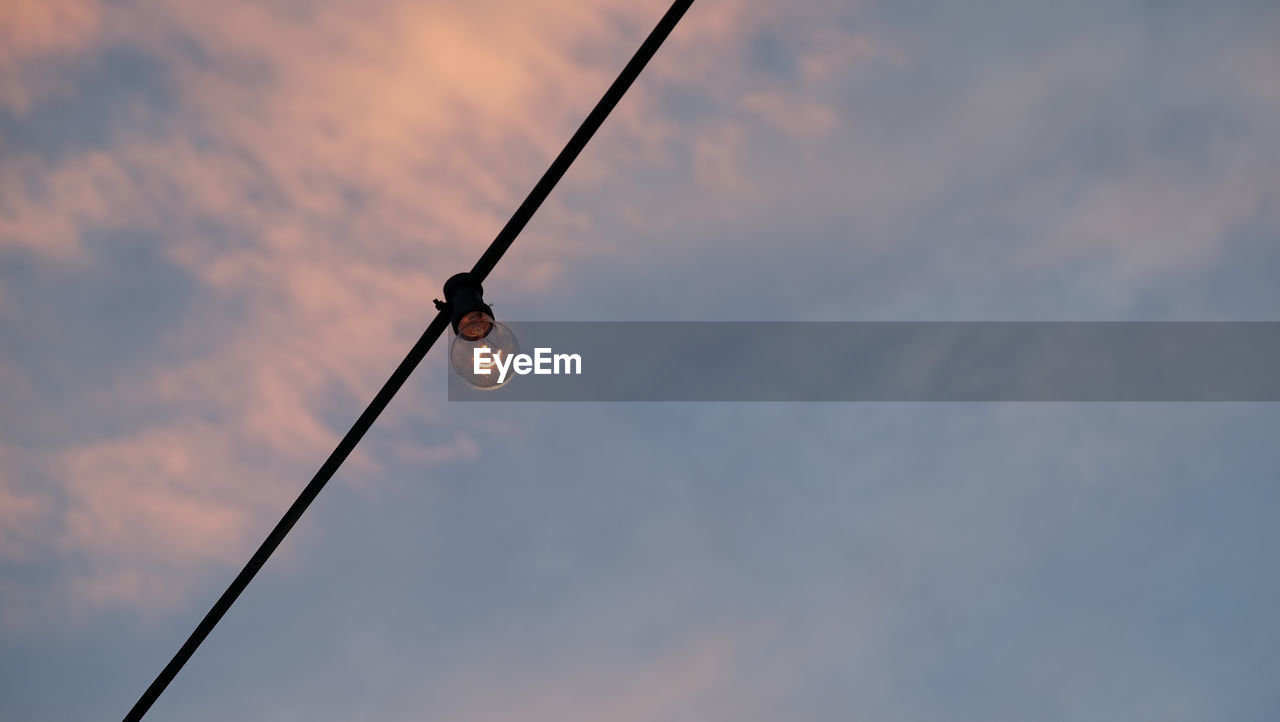 CLOSE-UP LOW ANGLE VIEW OF CABLE