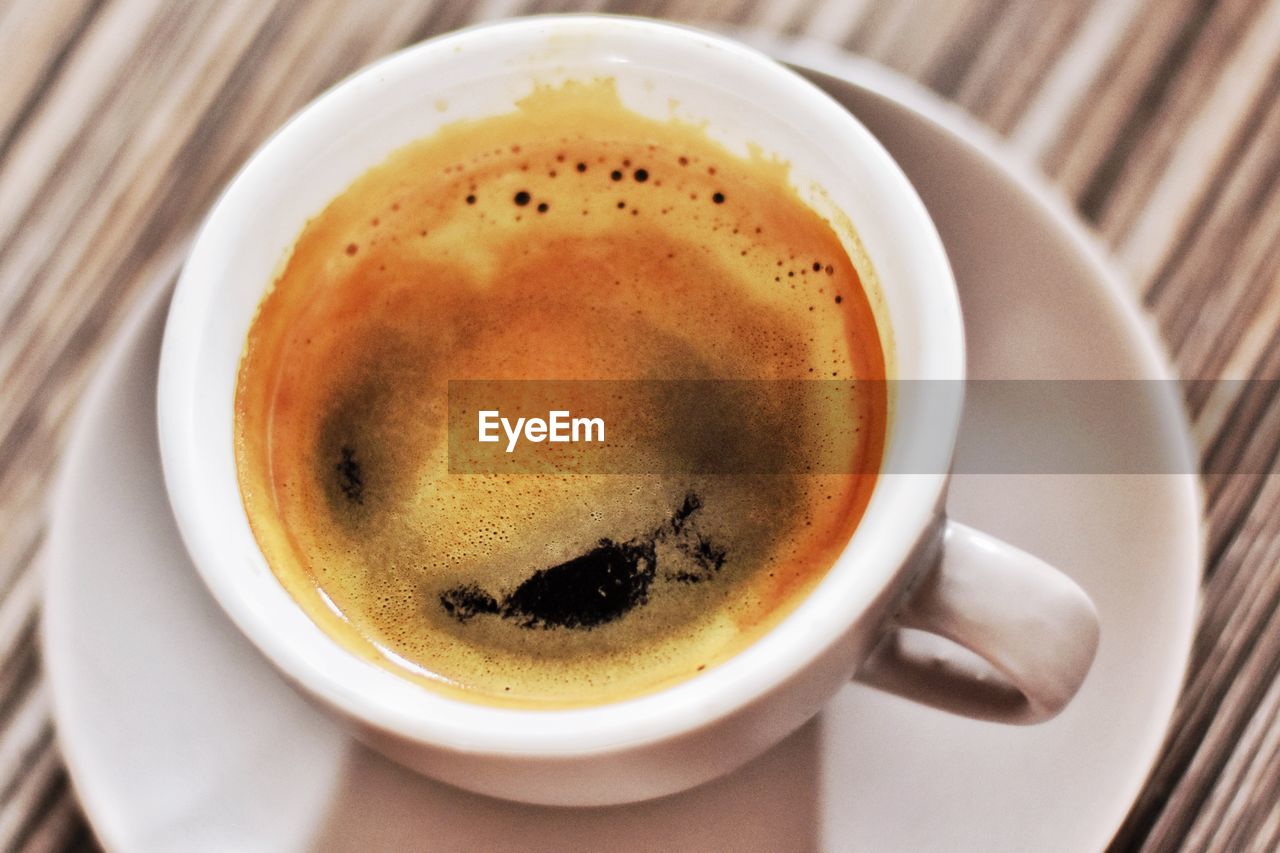 HIGH ANGLE VIEW OF COFFEE CUP