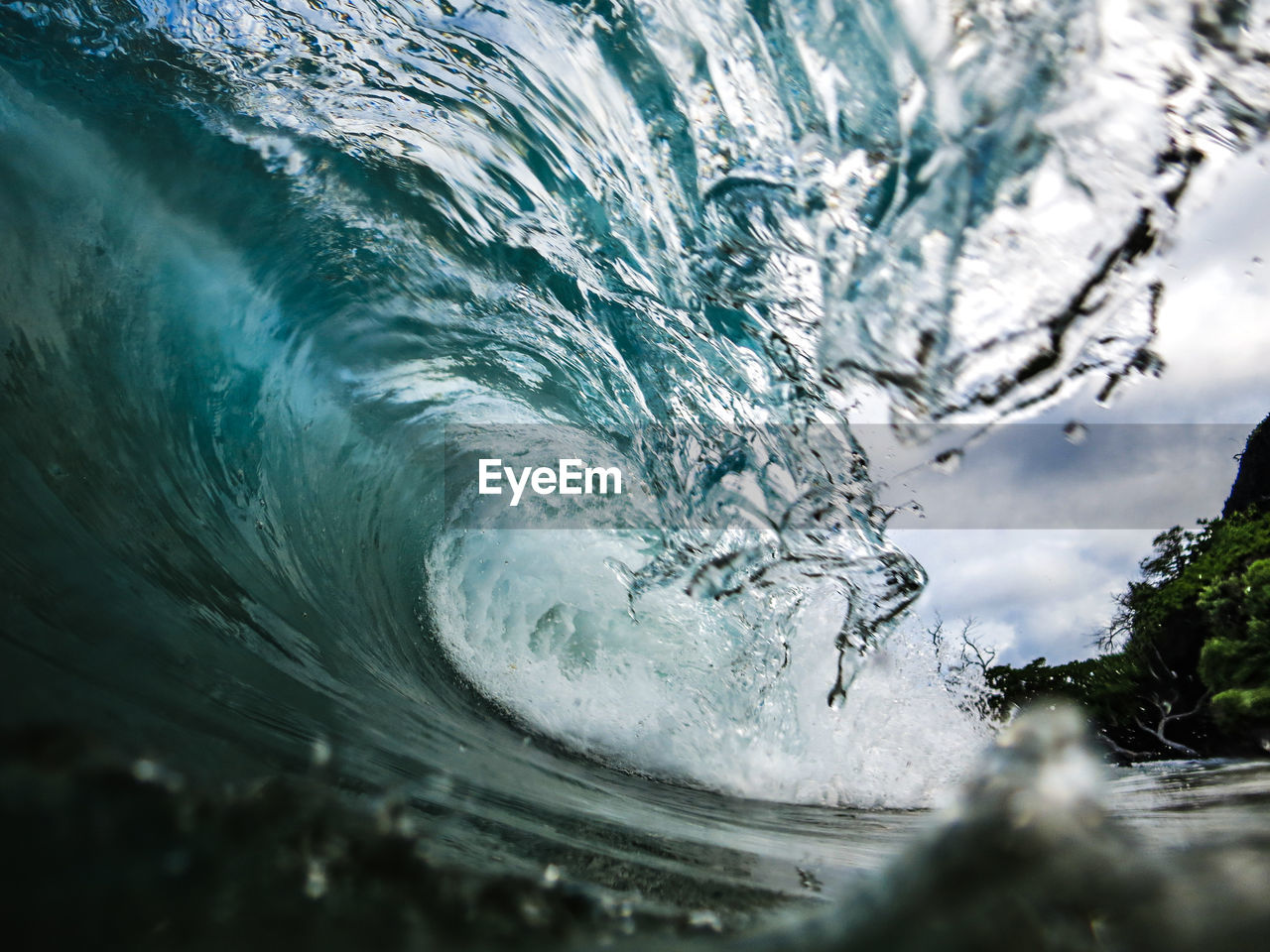 CLOSE-UP OF SEA WAVES IN THE SKY