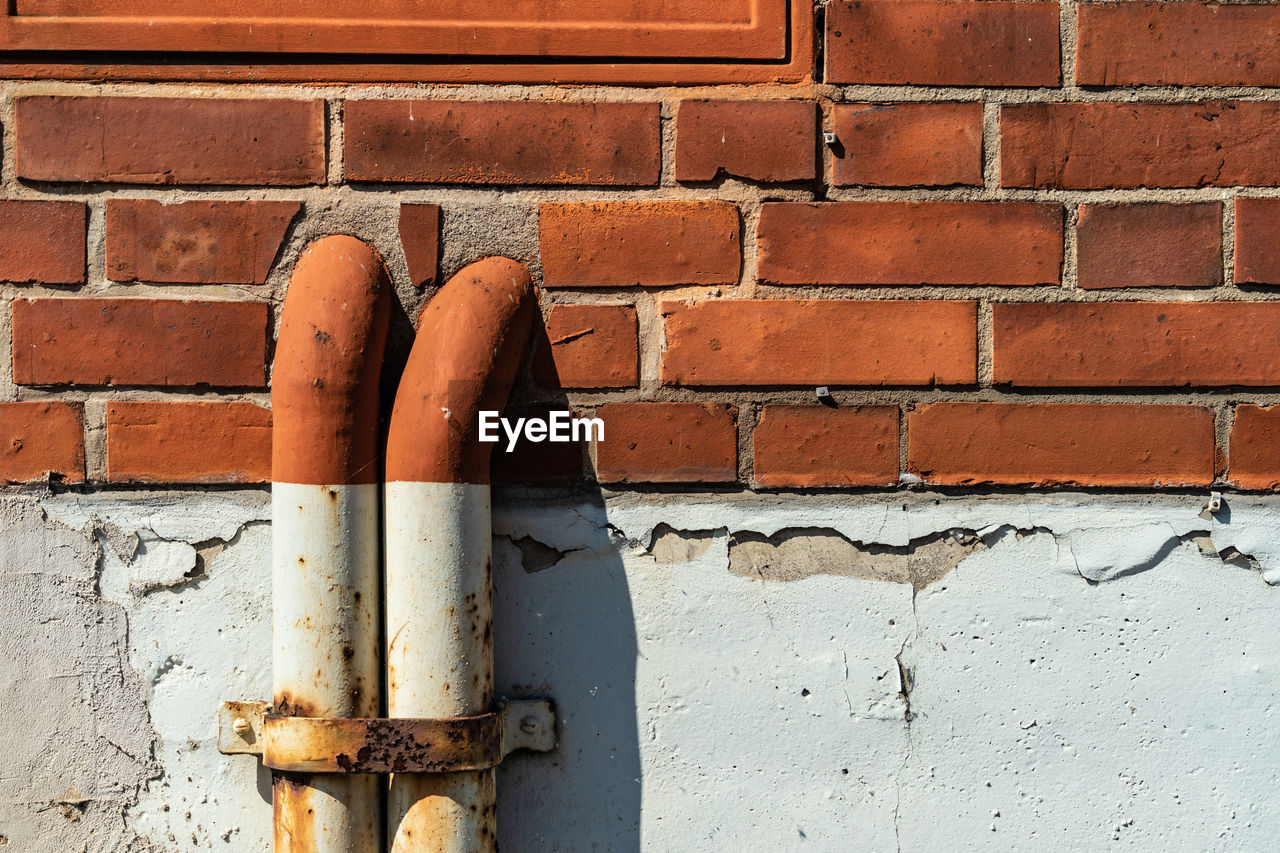 CLOSE-UP OF OLD BRICK WALL