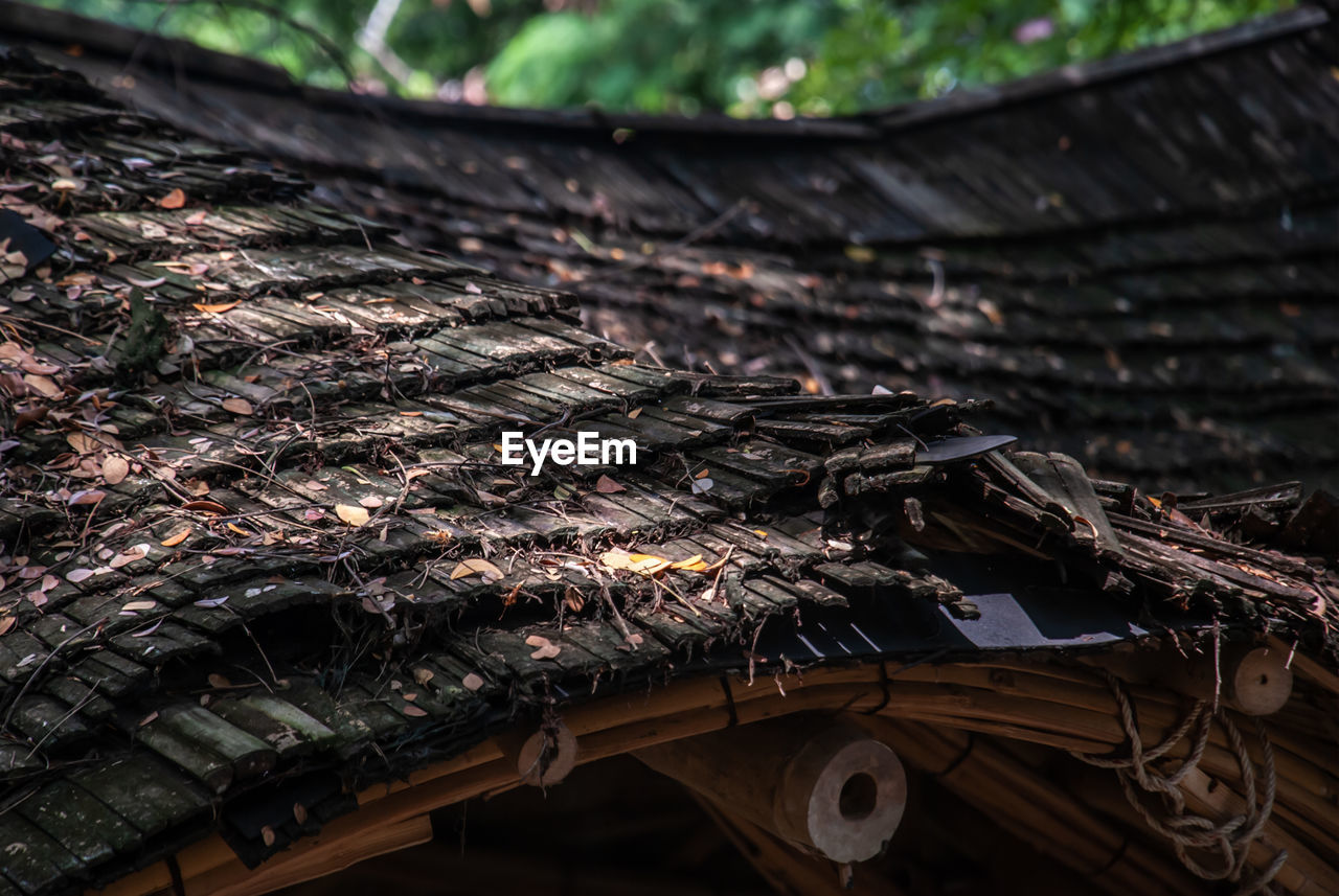 HIGH ANGLE VIEW OF RUSTY METAL ROOF