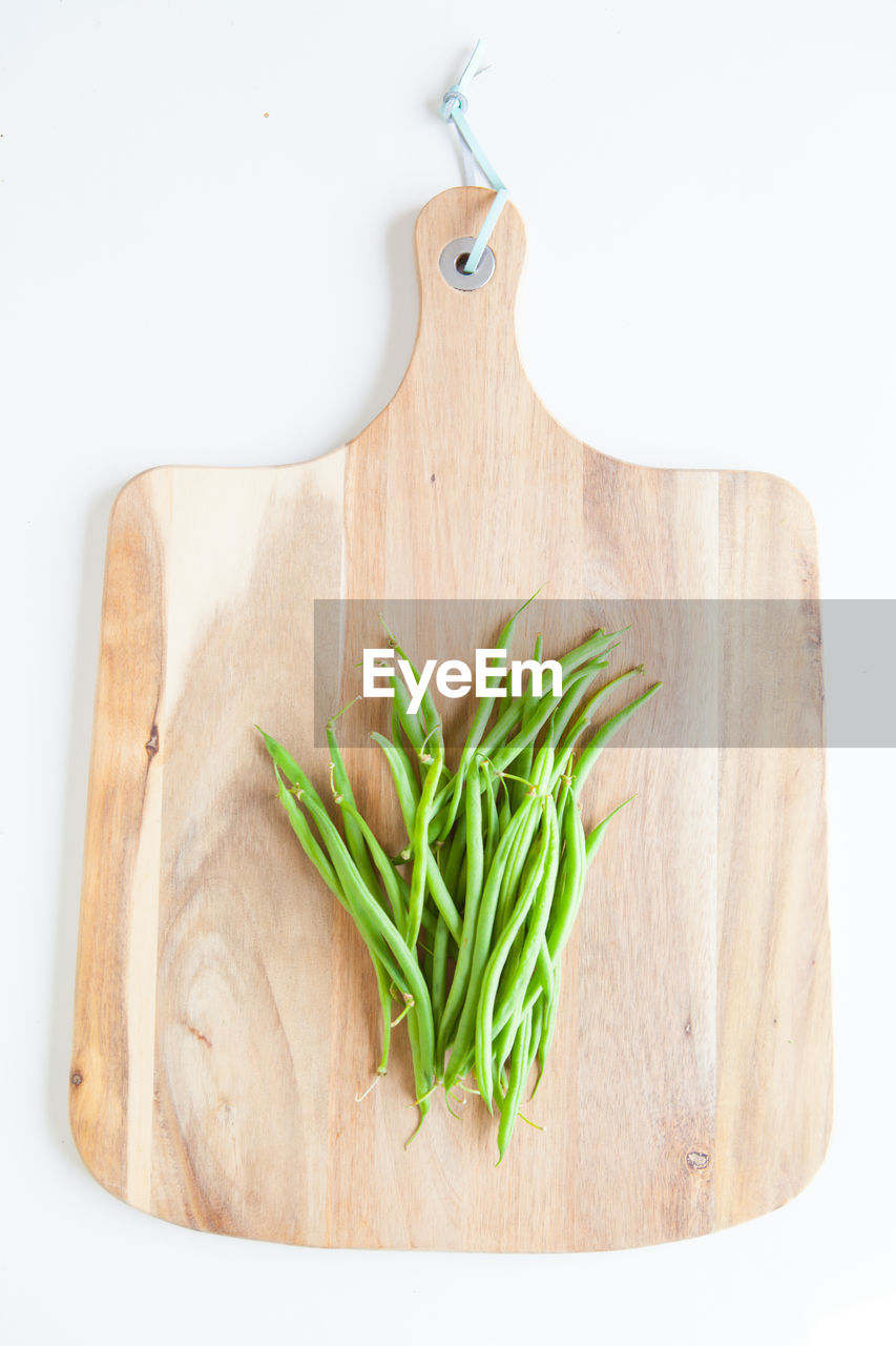 HIGH ANGLE VIEW OF VEGETABLES ON TABLE