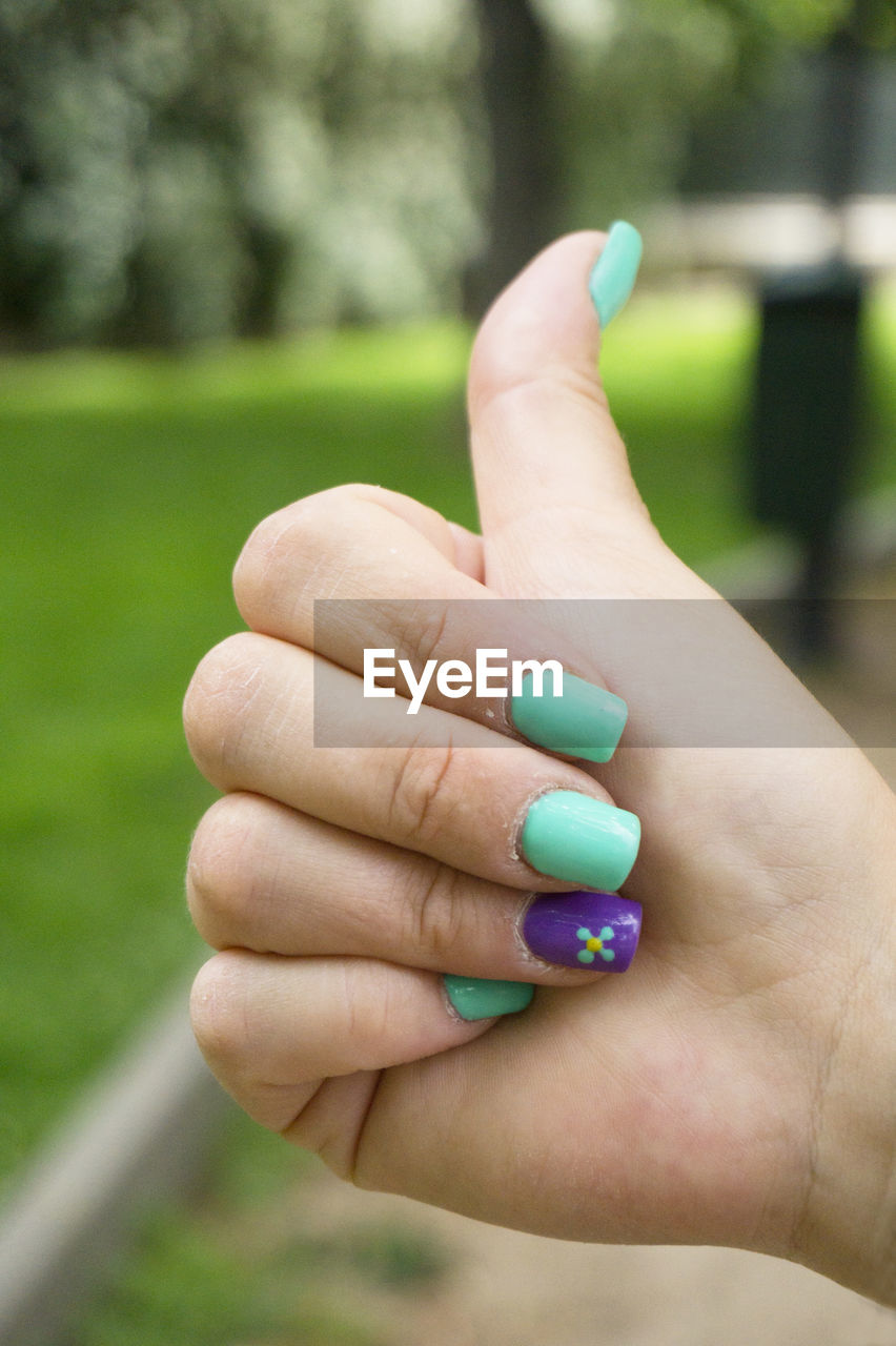 green, hand, finger, nail, one person, adult, nail polish, focus on foreground, close-up, fingernail, manicure, women, human leg, grass, day, jewelry, holding, outdoors, ring, limb, lifestyles, nature, nail care