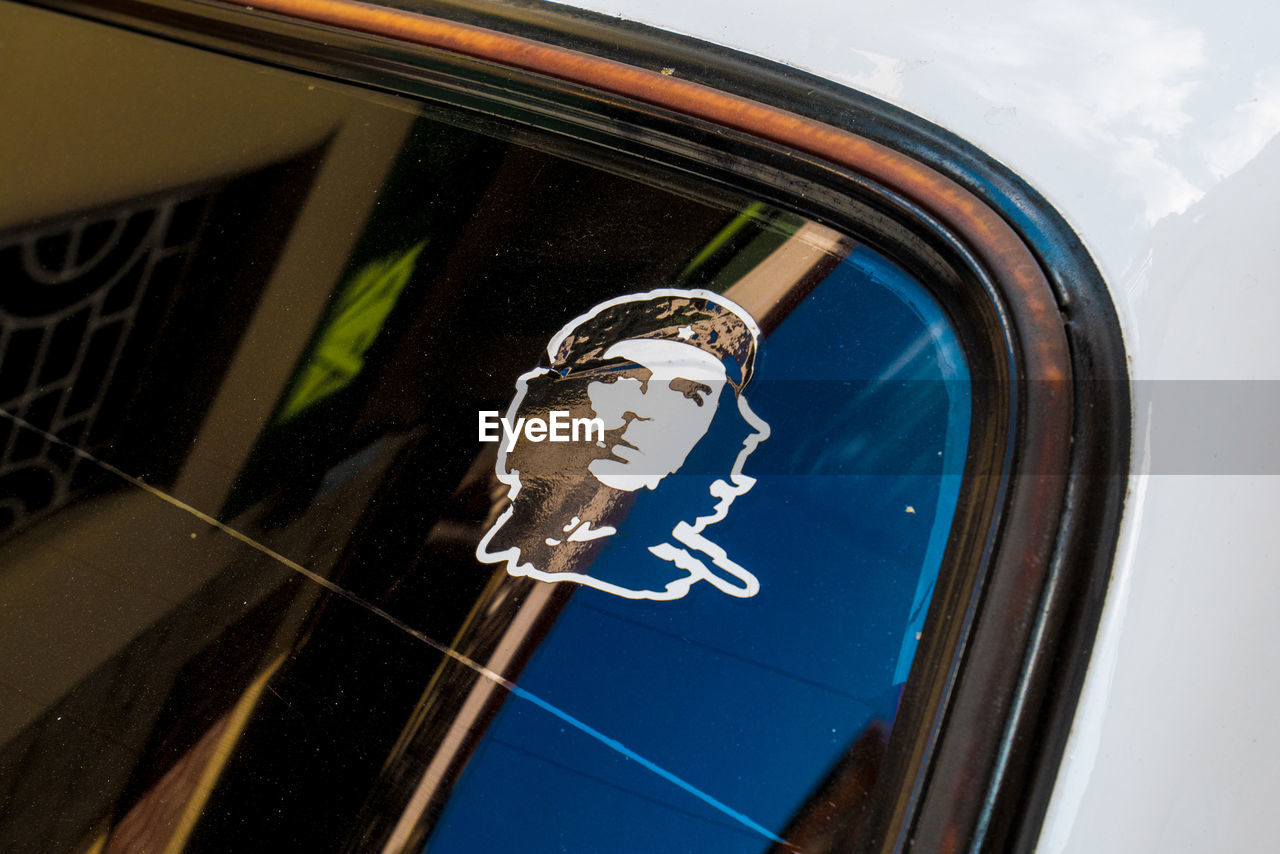 CLOSE-UP OF BOAT ON WINDOW