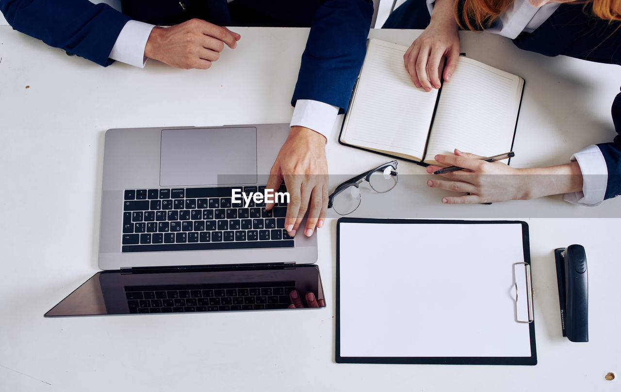 PEOPLE WORKING ON LAPTOP