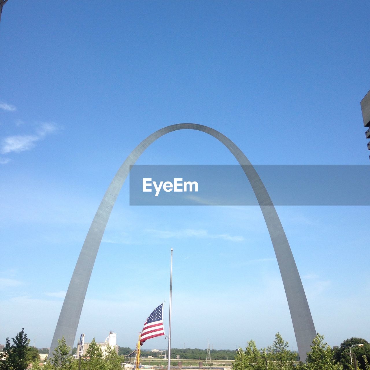 Low angle view of st louis arch against sky on sunny day