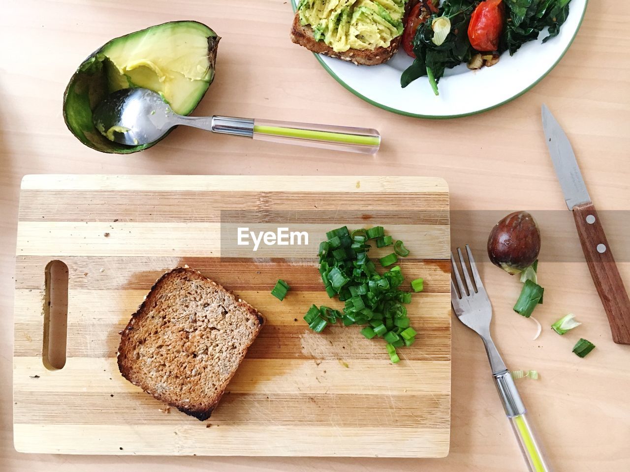 HIGH ANGLE VIEW OF FOOD ON TABLE