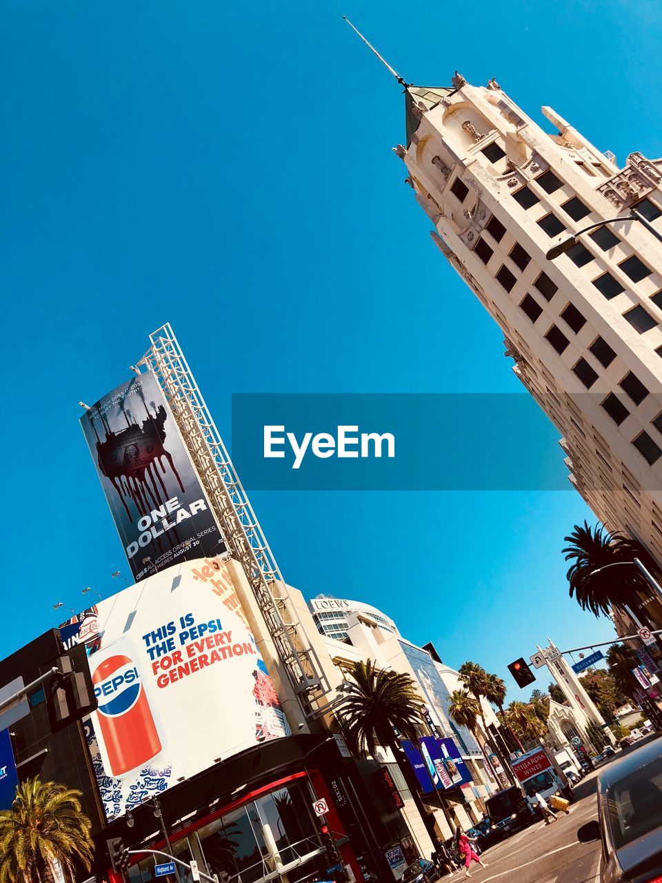 LOW ANGLE VIEW OF BUILDINGS IN CITY AGAINST BLUE SKY