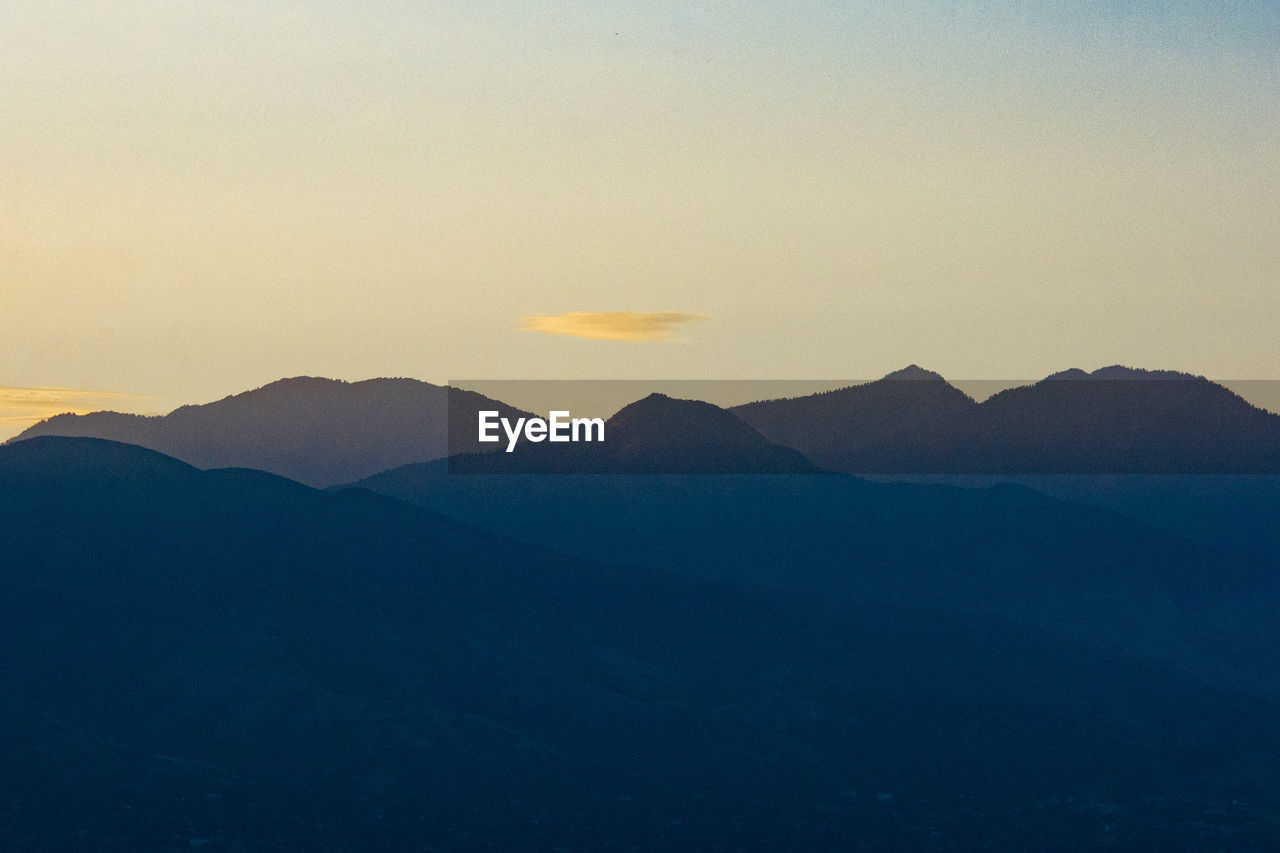 SCENIC VIEW OF SILHOUETTE MOUNTAIN AGAINST SKY DURING SUNSET