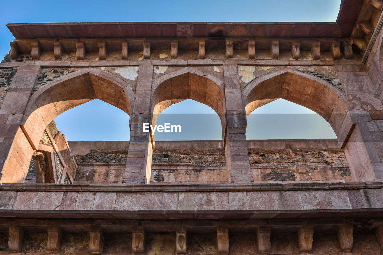 LOW ANGLE VIEW OF OLD RUIN BUILDING