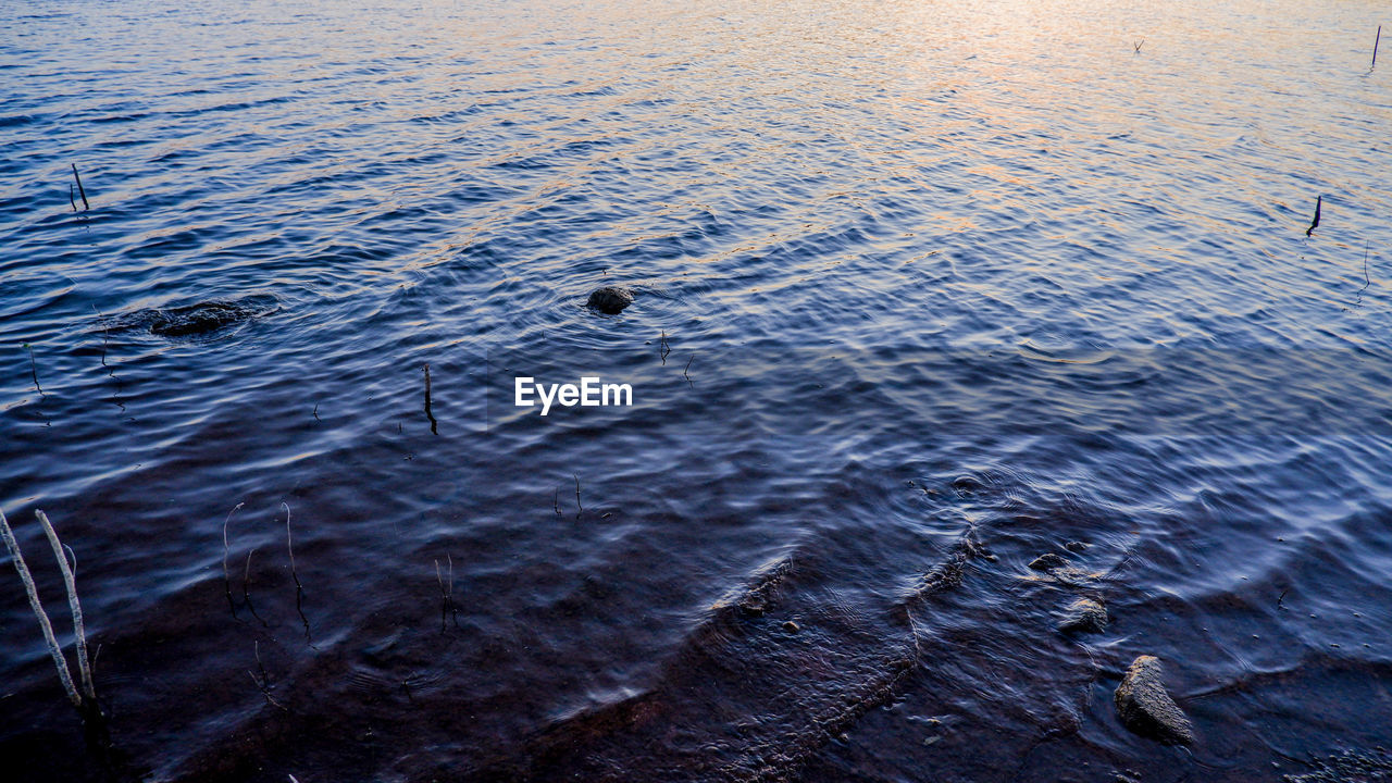 FULL FRAME SHOT OF SEA