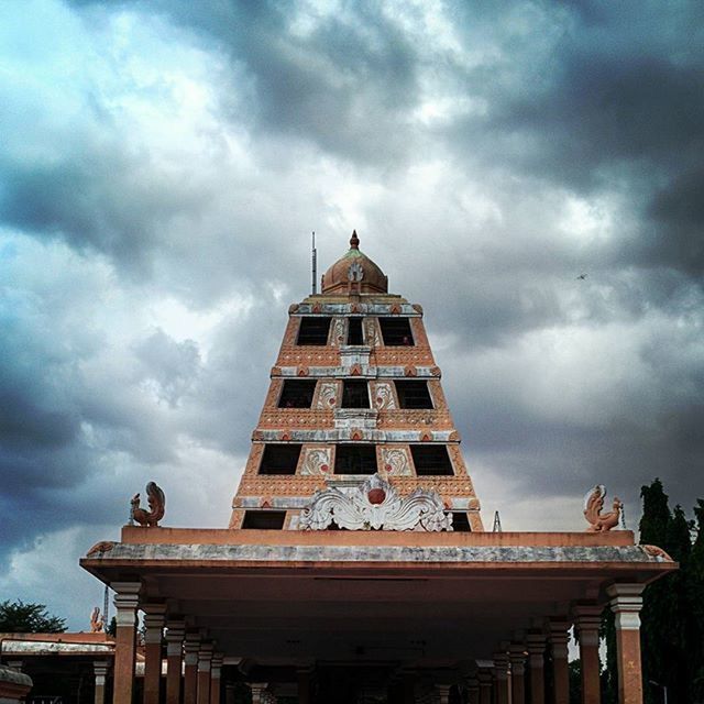 LOW ANGLE VIEW OF HISTORIC BUILDING AGAINST CLOUDY SKY