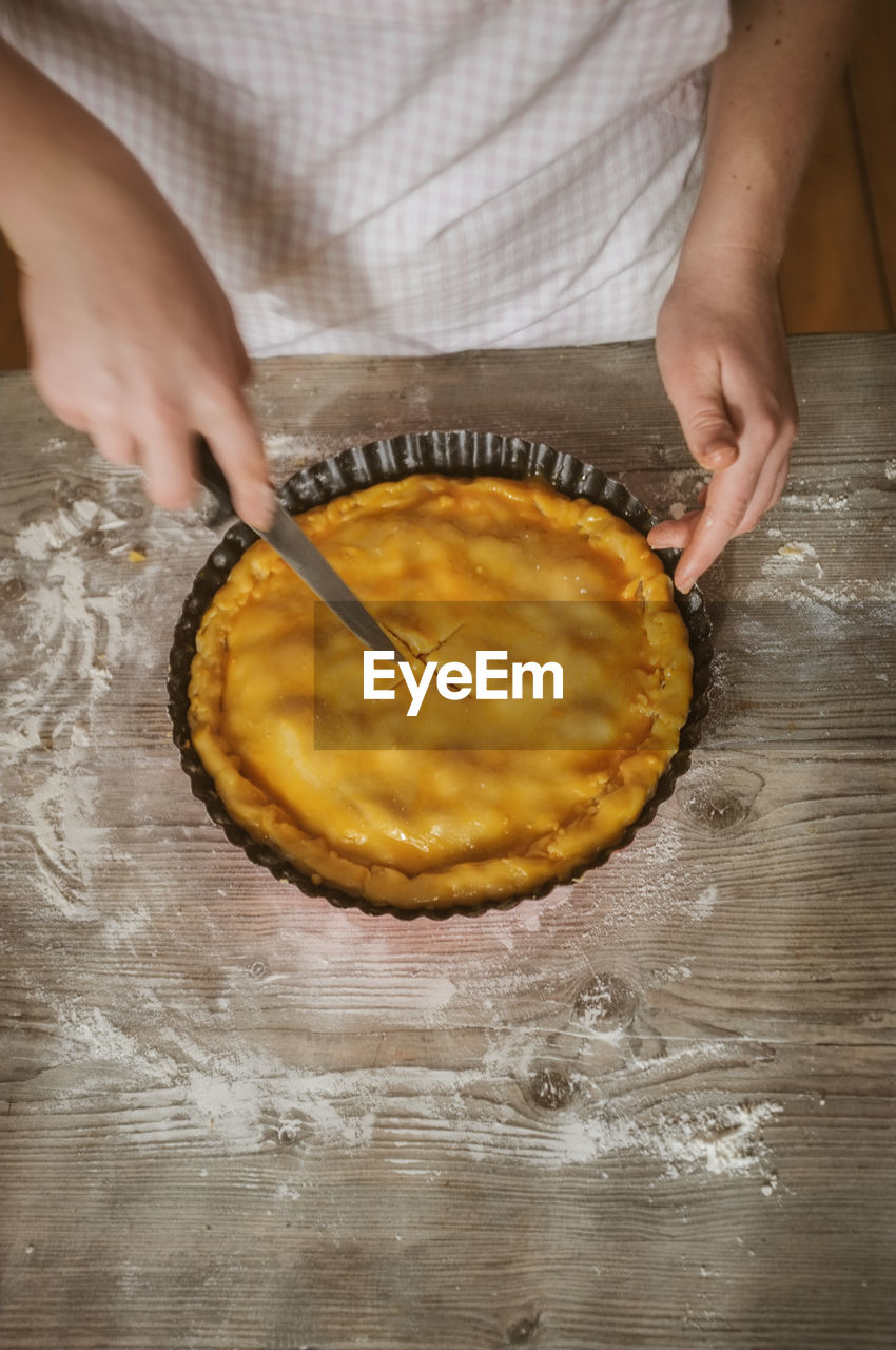 Cropped image of woman preparing apple pie