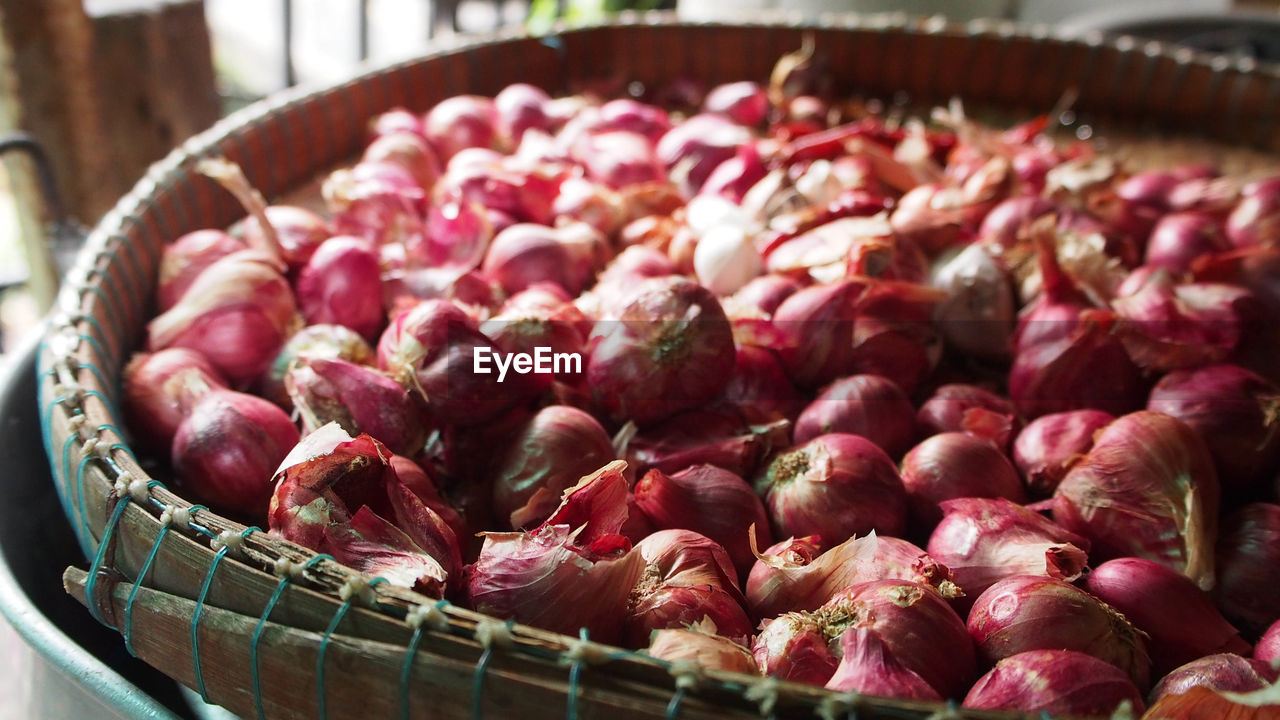 food and drink, food, freshness, healthy eating, vegetable, produce, large group of objects, wellbeing, basket, abundance, container, no people, plant, close-up, red, market, day, onion, shallot, retail, fruit, organic, still life, focus on foreground, business, outdoors