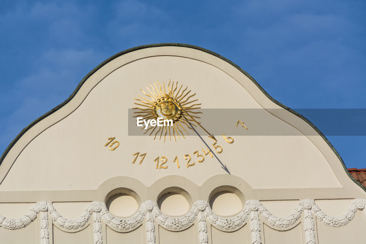 Sun carving with numbers on building