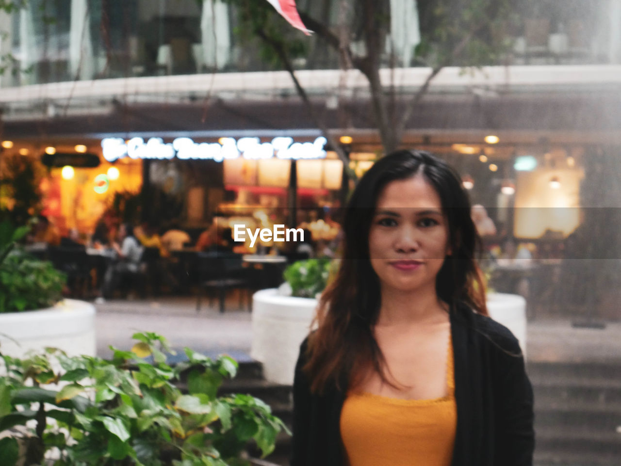 PORTRAIT OF BEAUTIFUL WOMAN STANDING IN PARK