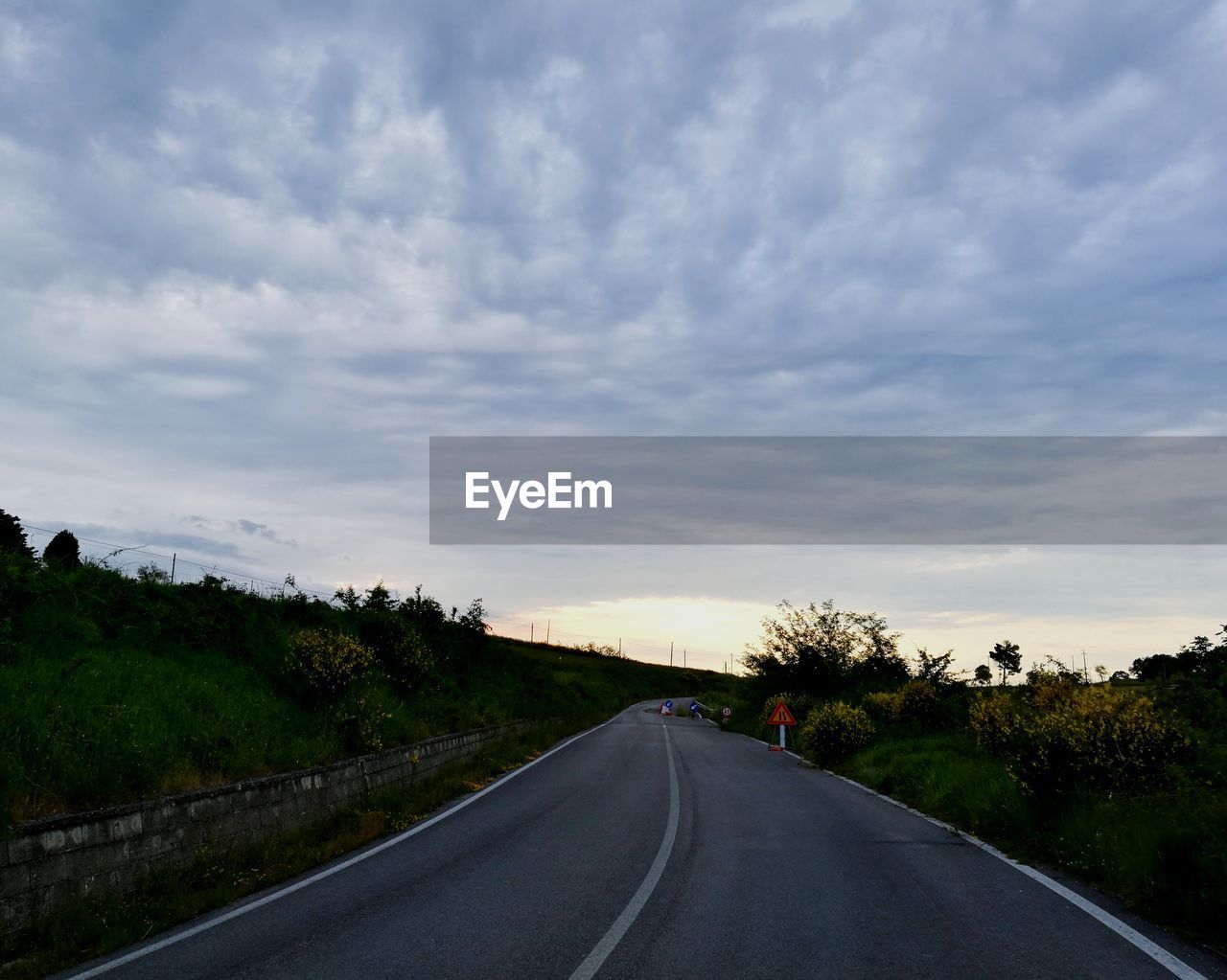 ROAD PASSING THROUGH LANDSCAPE AGAINST SKY