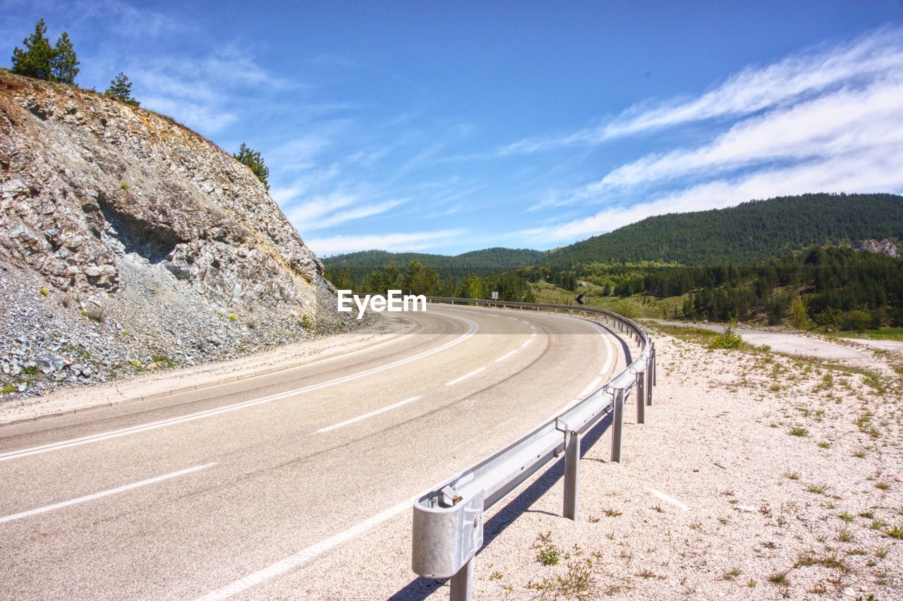 ROAD BY MOUNTAIN AGAINST SKY