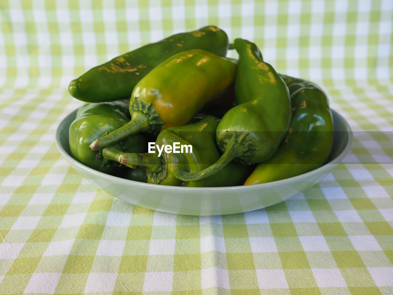 food, food and drink, healthy eating, tablecloth, produce, wellbeing, checked pattern, vegetable, freshness, green, plant, no people, indoors, dish, fruit, bowl, pattern, still life, studio shot, bell pepper, table, organic, bell peppers and chili peppers