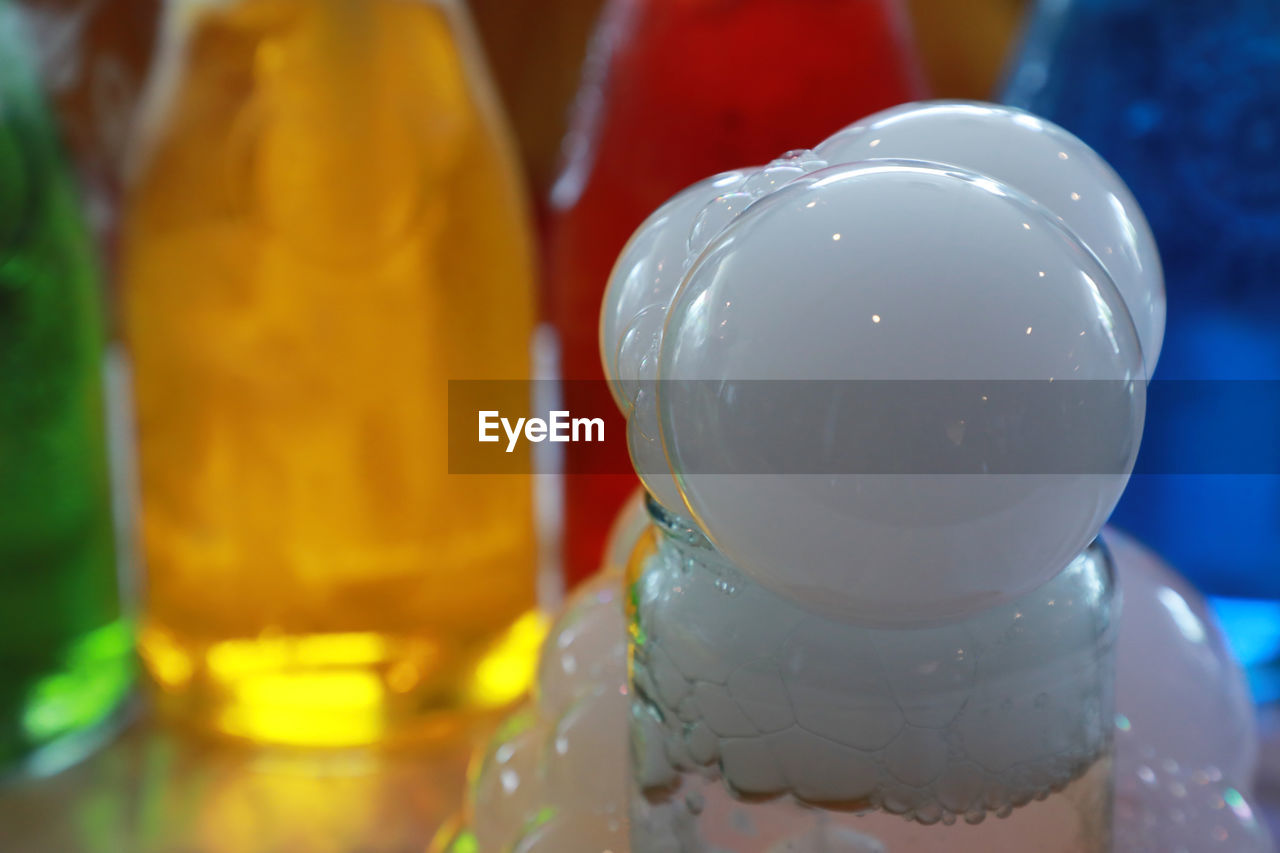 CLOSE-UP OF DRINK IN GLASS ON TABLE