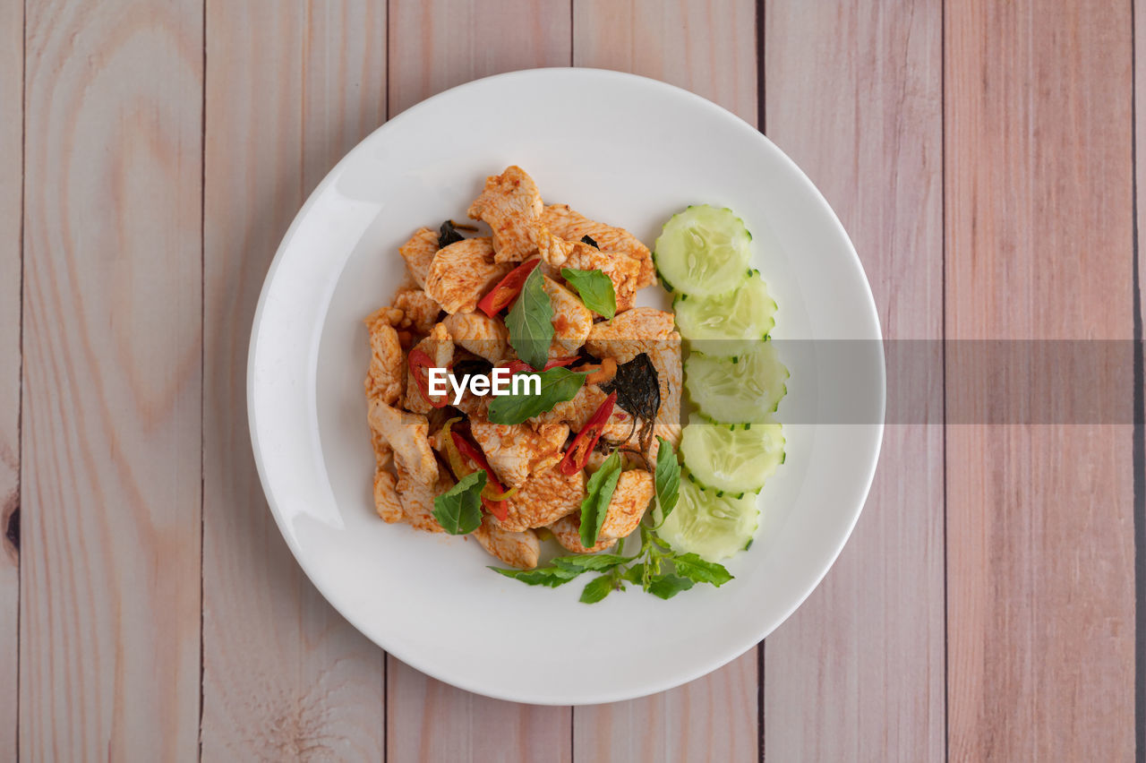 HIGH ANGLE VIEW OF MEAL SERVED IN PLATE