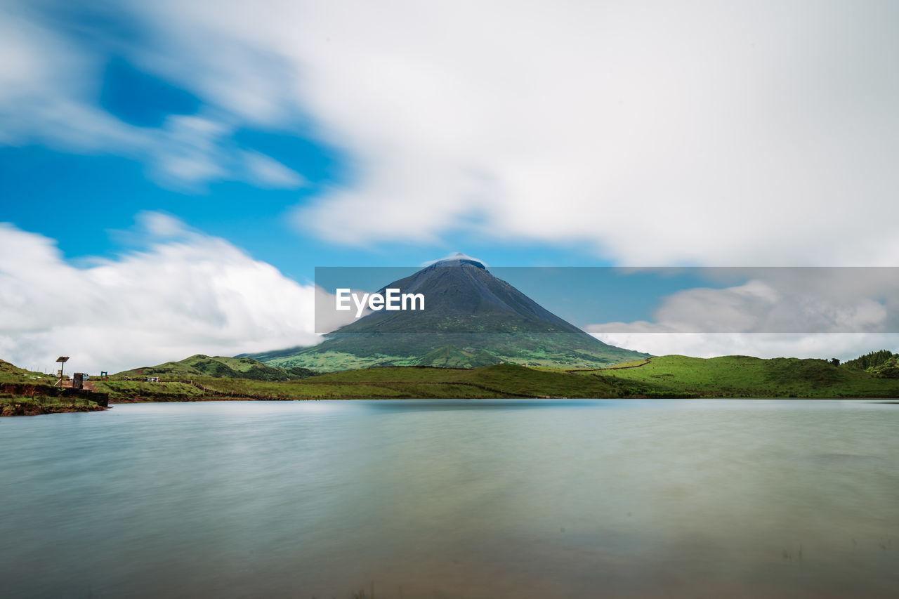 VIEW OF A LAKE