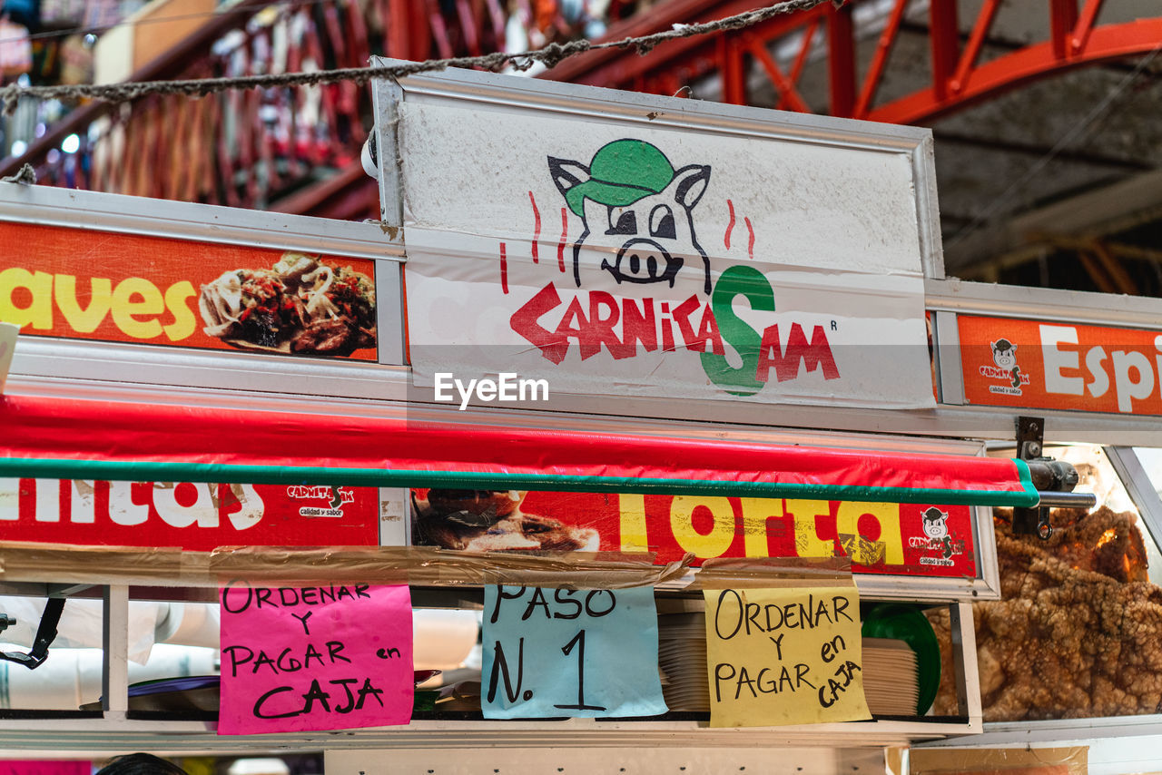 INFORMATION SIGN IN MARKET