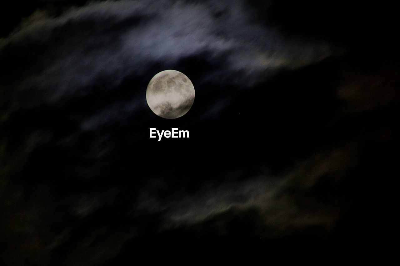 LOW ANGLE VIEW OF FULL MOON IN SKY