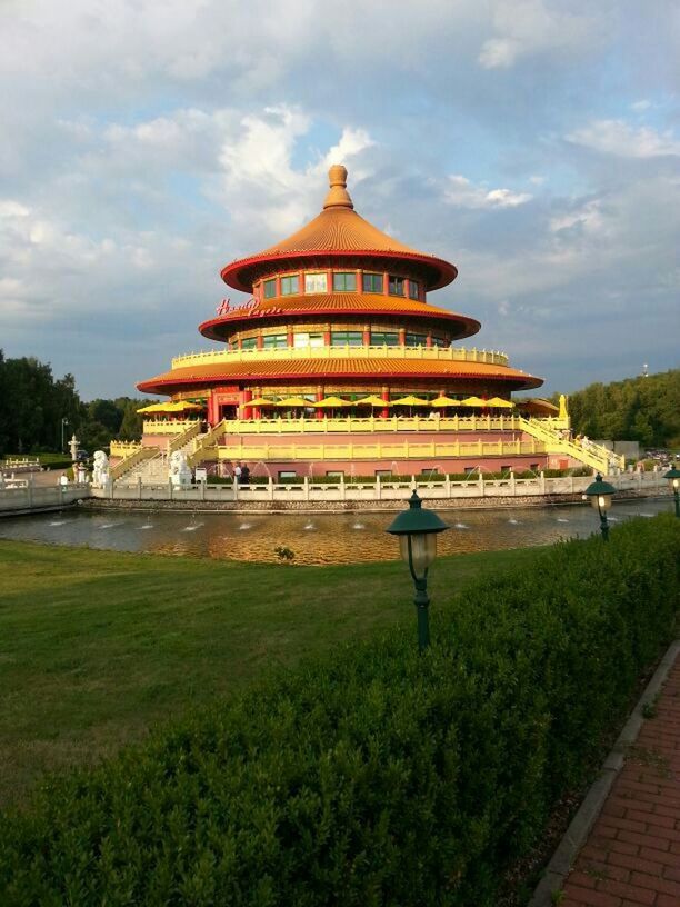 VIEW OF BUILDING AGAINST CLOUDY SKY