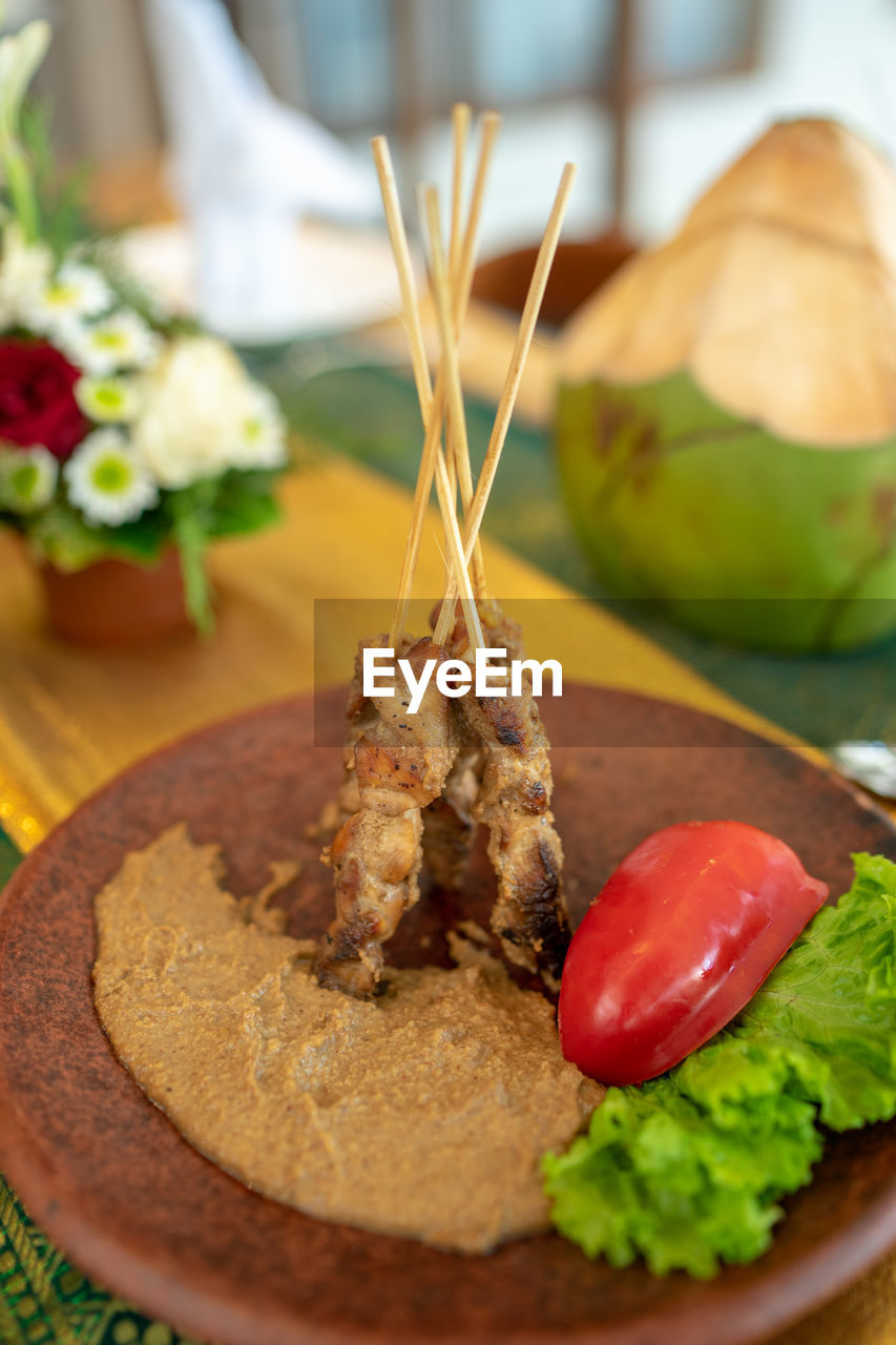 CLOSE-UP OF FOOD ON TABLE