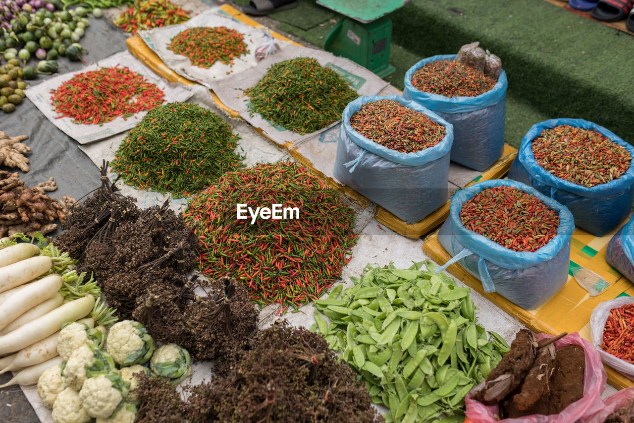 HIGH ANGLE VIEW OF VARIOUS VEGETABLES FOR SALE AT MARKET