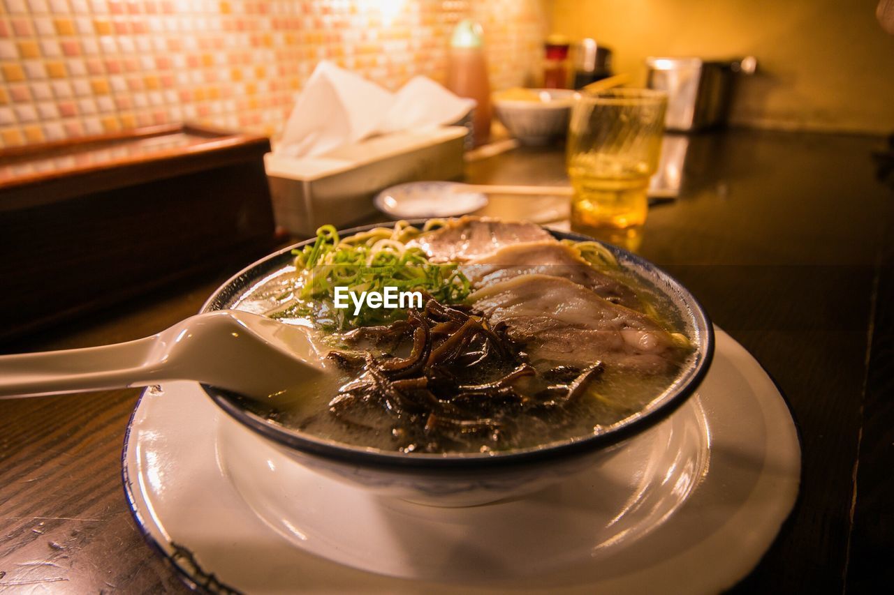 CLOSE-UP OF SOUP IN BOWL