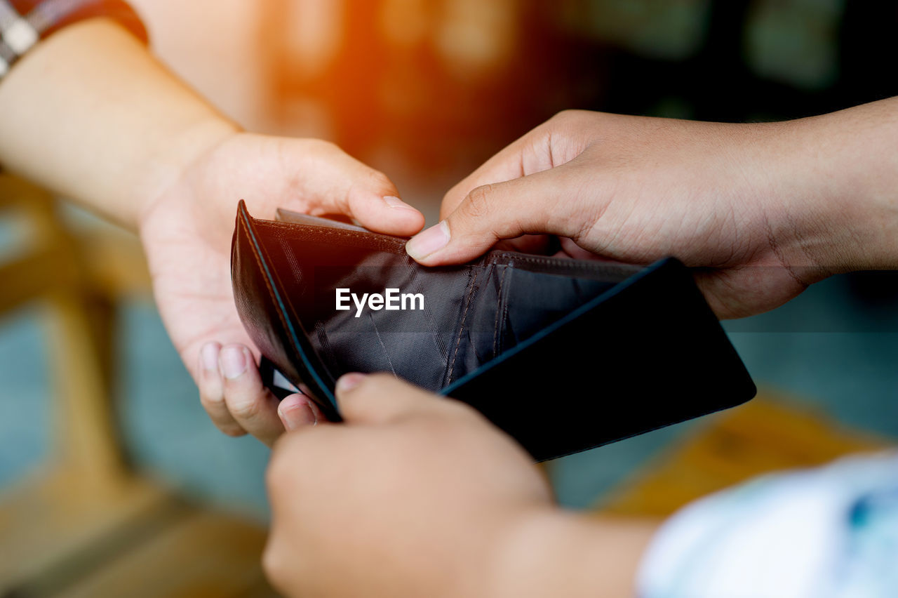 CLOSE-UP OF WOMAN HAND HOLDING CAMERA